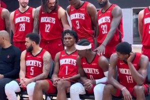 太阳队媒体日布克和两大新援杰伦格林狄龙布鲁克斯一起拍摄定妆照