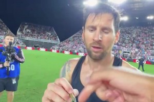 超级巨大！女超联赛名场面：门将未开出门球，被对手反抢绝平！