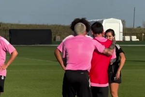 梅西：看好了！梅西在训练赛展示神奇脚法让德保罗膜拜😱