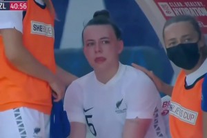 史上唯一的完美乌龙帽子戏法，新西兰女足往自家门里连进三球🤣