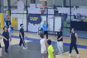 本菲卡球媛？！原来😍葡萄牙俱乐部的美女都在颠球呀~