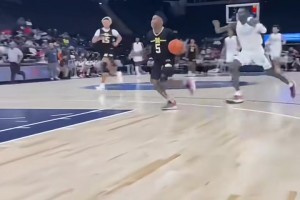 笑掉大牙！小哥根据队标让女朋友猜队名😂😂