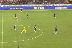 足球精灵！名场面：小罗在德比战中打入红黑生涯处子球！