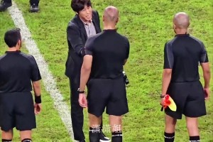 对比国内裁判就是碾压！徐正源赛后握手致谢本场裁判