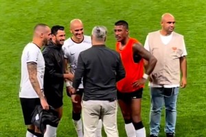 小社牛！马马杜重回工体，法比奥女儿直接向他飞奔而来😄