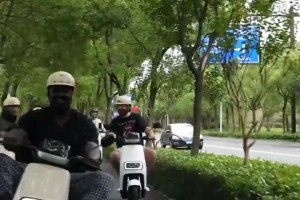 震惊！大鲨鱼奥尼尔竟在中国虐待“电动车”这轮胎质量不错！