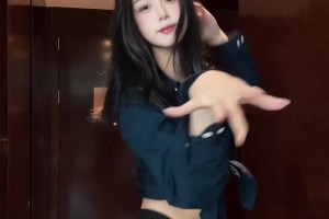 霸气哈！卓识身穿短裙黑丝尬舞：敢跟别的女人说话我就扇死你~