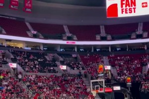 灯泡对飚！哈登队内训练三分颜射保罗，保罗立刻三分回应！