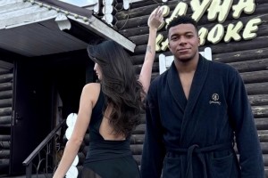 哈萨克连锁桑拿房用AI营销遭怒批：姆巴佩走之前和我们一起蒸桑拿