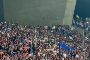 波尔图球迷唱歌骂穆里尼奥：他是个同性恋、混蛋