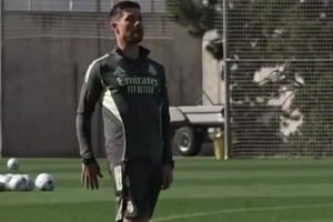 太秀了🐮！皇马官方晒哈维-阿隆索训练时磁吸般停球