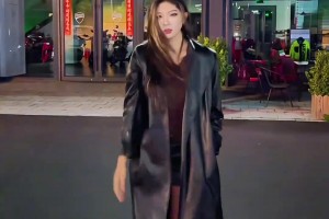 我勒个过膝高跟靴！国安女门将这身黑色打扮确实好看😍