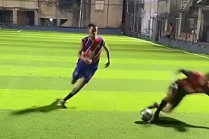 哪位吧友的踢球视频被拍下来了😁