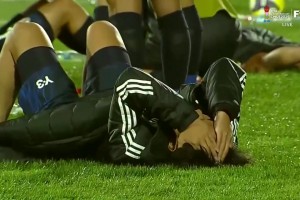 日本惨遭法国绝杀！终场哨声响起时日本球员倒地掩面痛哭🥲